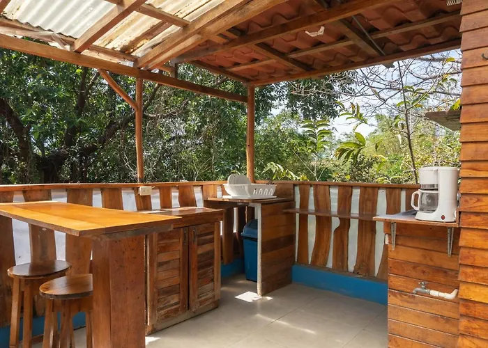 1 Bedroom G-Land Burnt Toast Surfcamp